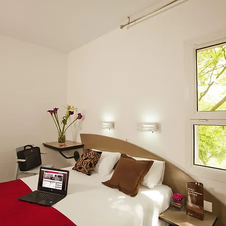 Cerise Hotel *