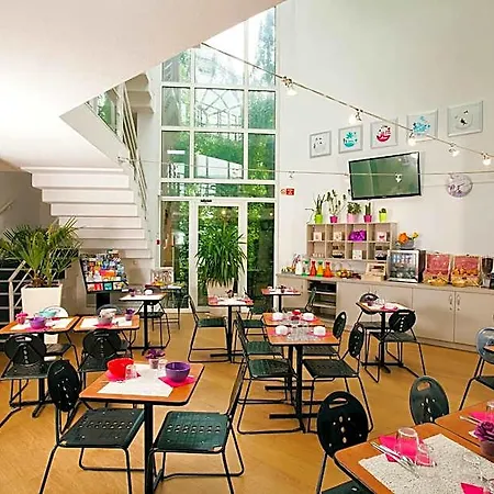 Cerise Hotel *